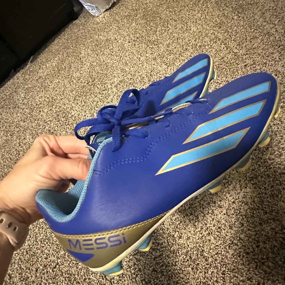 Adidas Kids Blue Soccer Shoes Messi and shin guards